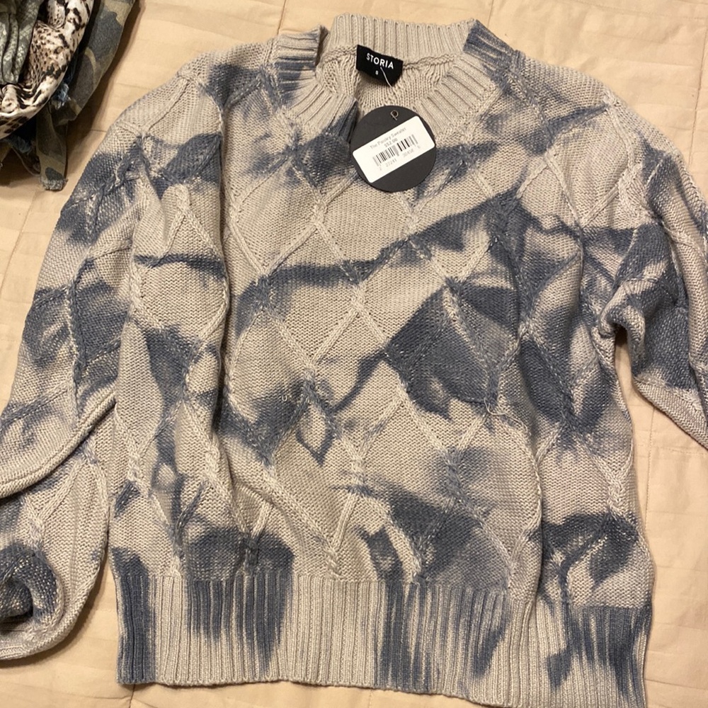Storiq sweater brand new